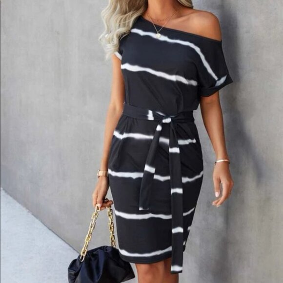 Tie dye batwing sleeve belted dress - Picture 1 of 9